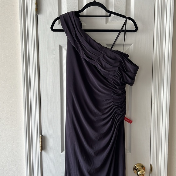 Ieena for Mac Duggal Foldover Off-the-Shoulder Slit Gown in Charcoal Size 10 - Picture 5 of 11